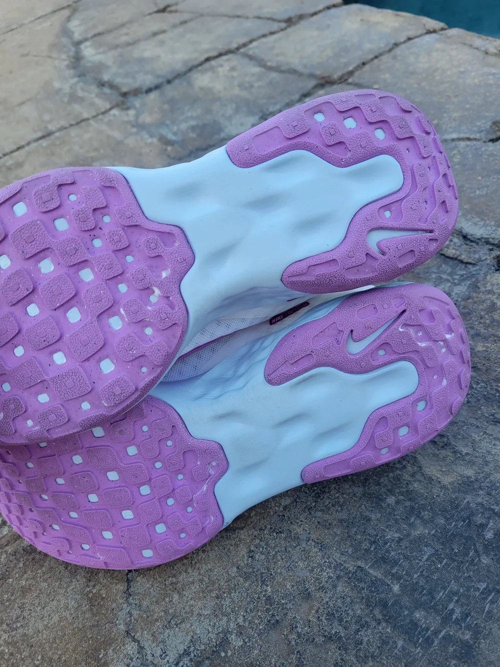 Nike Women’s White Running Shoes with Purple Accent like brand new - Picture 2 of 4